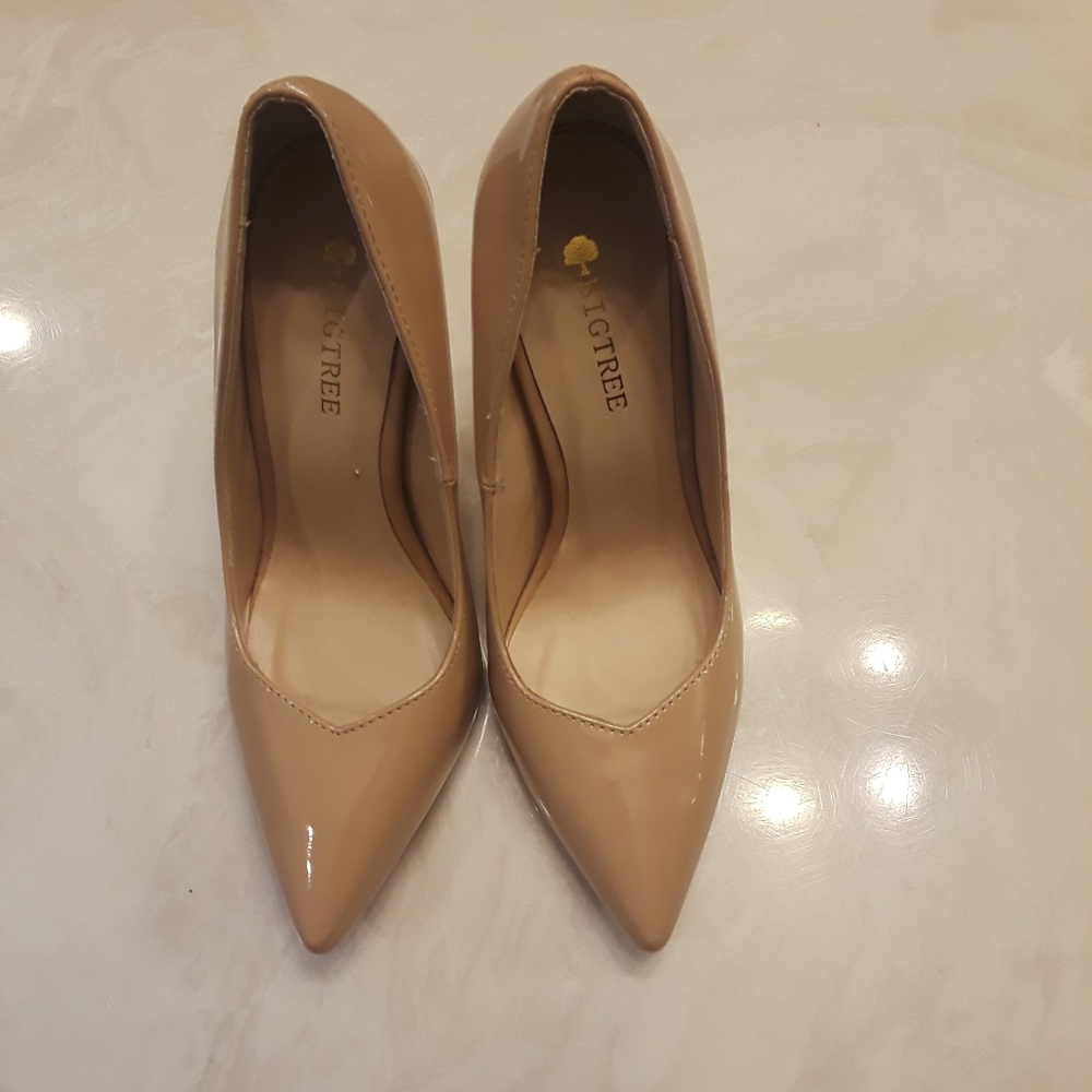 Big Tree tan shoe with gold accent heel